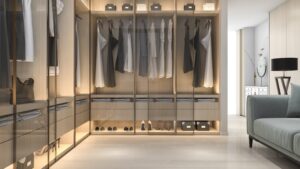 walk in closet med glasdörrar